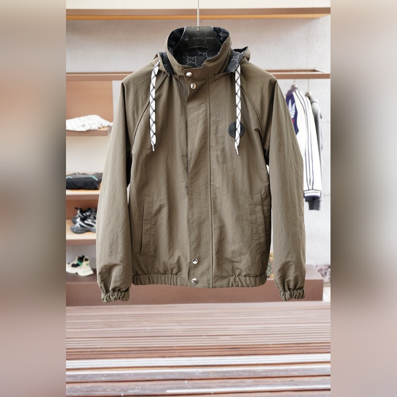 Gucci古奇-2026SS早秋新品 暗紋提花連帽夾克。客供五金裝飾輔料，面料采