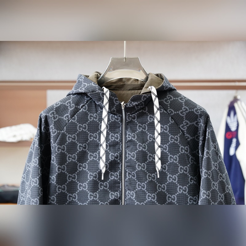 Gucci古奇-2026SS早秋新品 暗紋提花連帽夾克。客供五金裝飾輔料，面料采