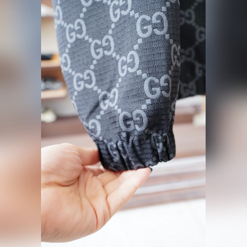 Gucci古奇-2026SS早秋新品 暗紋提花連帽夾克。客供五金裝飾輔料，面料采