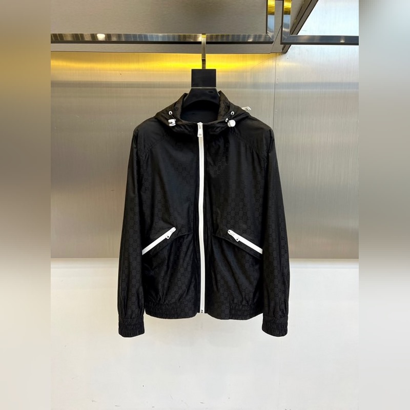 Gucci古馳、25秋冬系列GG尼龍?zhí)峄ɡ€夾克外套，定制尼龍緞面材質(zhì)，連帽抽繩