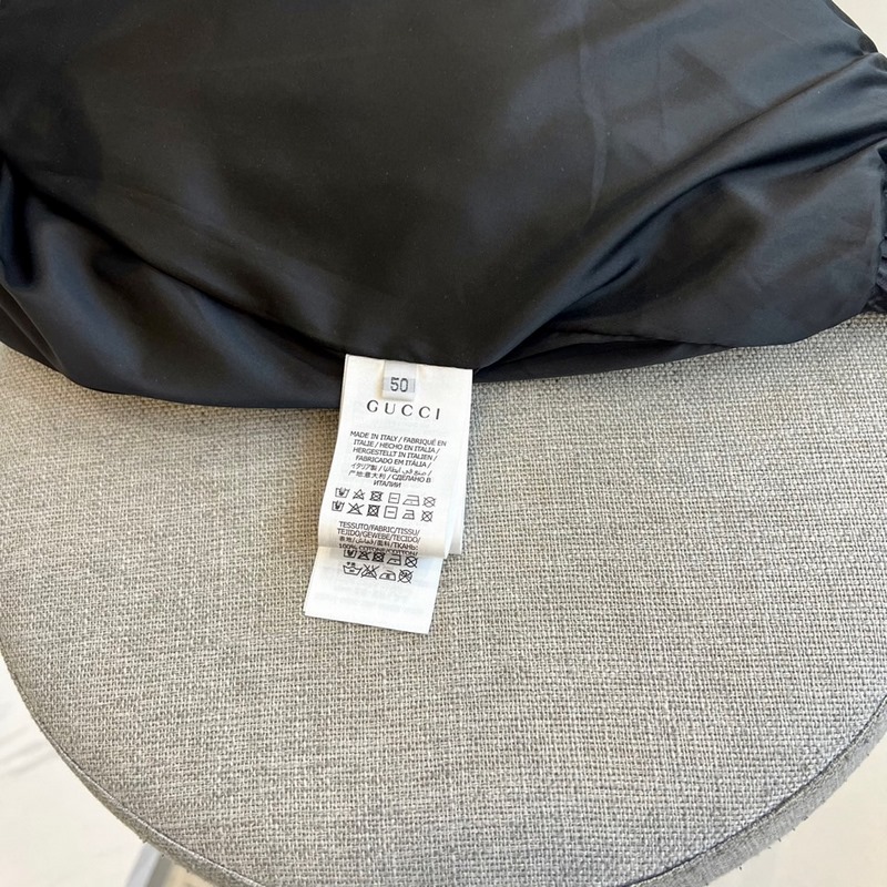 Gucci古馳、25秋冬系列GG尼龍?zhí)峄ɡ€夾克外套，定制尼龍緞面材質(zhì)，連帽抽繩