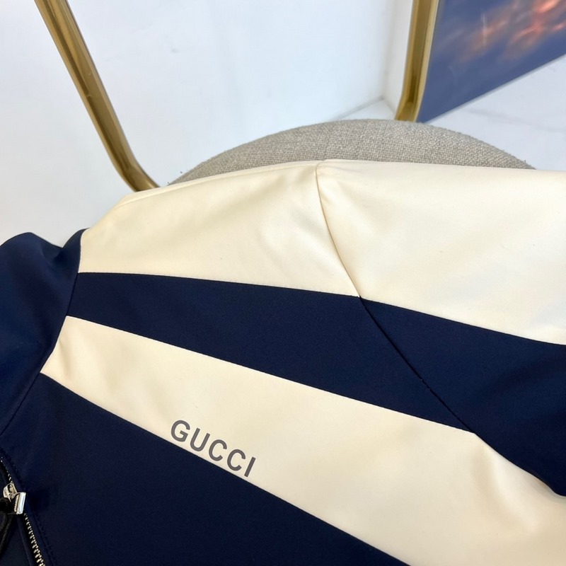 Gucci古馳、25FW活力動感撞色跑道廓形休閑網眼內裡運動拉鍊薄棉，夾棉外套。