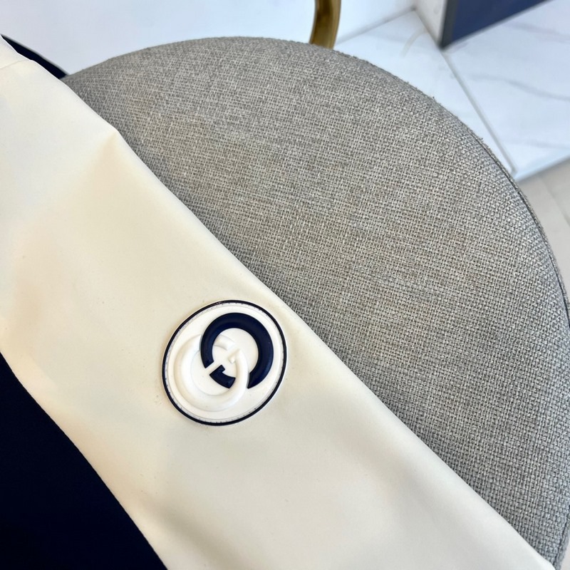 Gucci古馳、25FW活力動感撞色跑道廓形休閑網眼內裡運動拉鍊薄棉，夾棉外套。