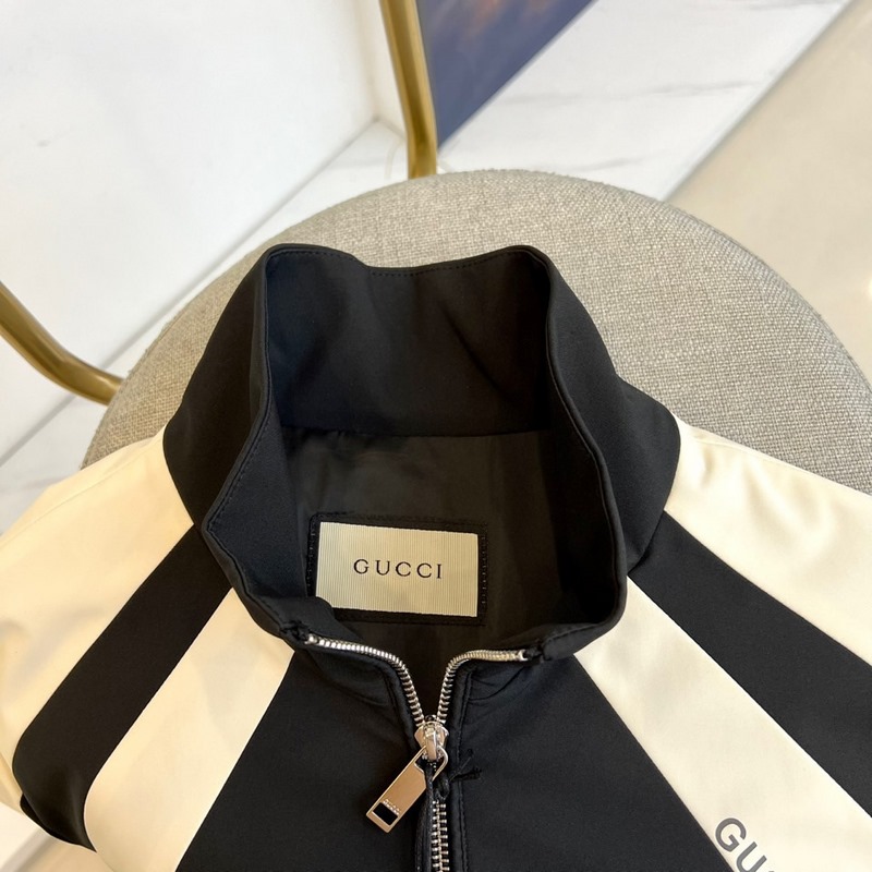 Gucci古馳、25FW活力動感撞色跑道廓形休閑網眼內裡運動拉鍊薄棉，夾棉外套。