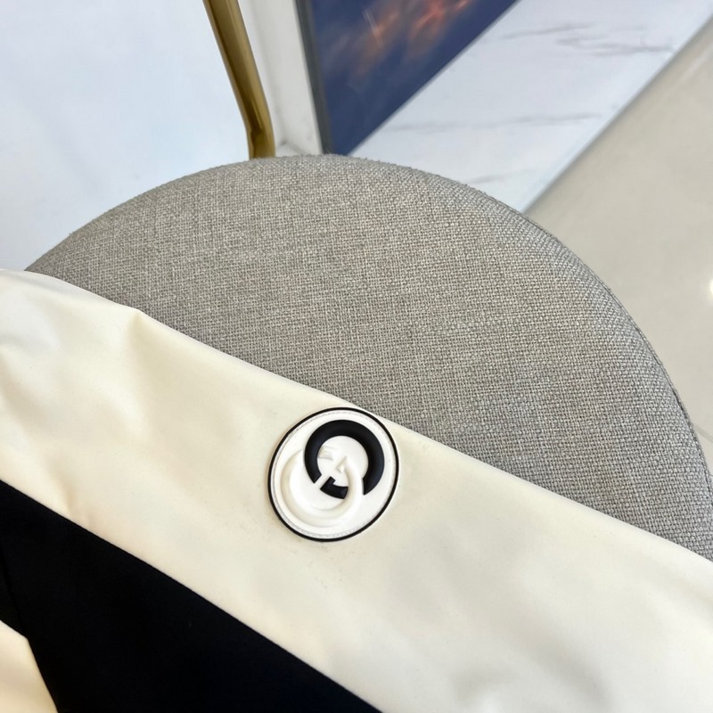 Gucci古馳、25FW活力動感撞色跑道廓形休閑網眼內裡運動拉鍊薄棉，夾棉外套。