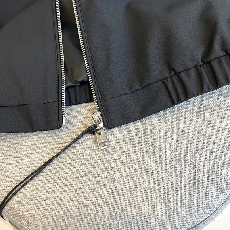 Gucci古馳、25FW活力動感撞色跑道廓形休閑網眼內裡運動拉鍊薄棉，夾棉外套。