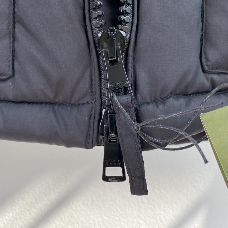 Gucci 新品！石墨黑提花羽絨服 黑色格子布尼龍、GG尼龍帆布鑲飾、羽絨填充、