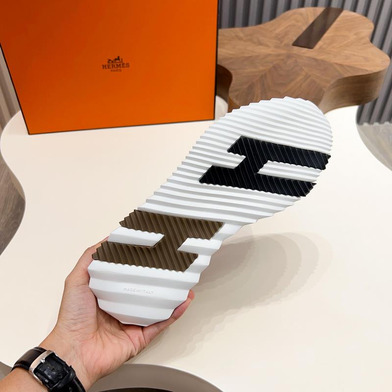 HERMES，愛馬仕 Join系列休閑運動鞋 。鞋面采用小牛皮和Epsom小牛