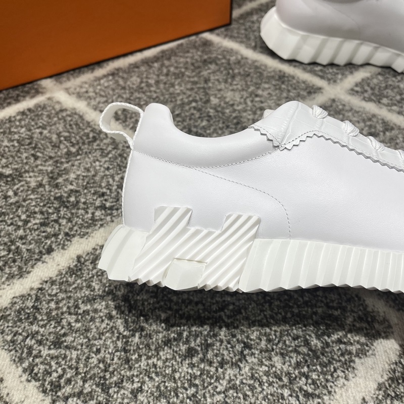 Hermes愛馬仕運(yùn)動鞋，男士休閑運(yùn)動鞋，鞋面牛皮拼接高端網(wǎng)布打造，進(jìn)口材質(zhì)，質(zhì)