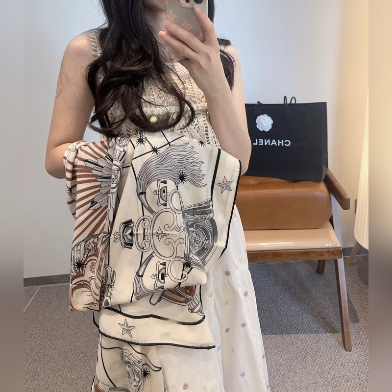 星辰合唱曲雙面同色絲絨，創作淵源 吹響號角！駿馬天堂正在舉行盛大慶典。諸神開啟舞