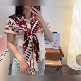 H雙面同色絲絨，尺寸：135 135cm材質：30真絲70羊絨 愛馬仕的 亞馬遜