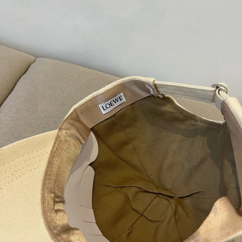 羅意威 LOEWE新款原版原標(biāo)設(shè)計，質(zhì)感超好，外部線條定位標(biāo)準(zhǔn)，做工精細(xì)，簡約大