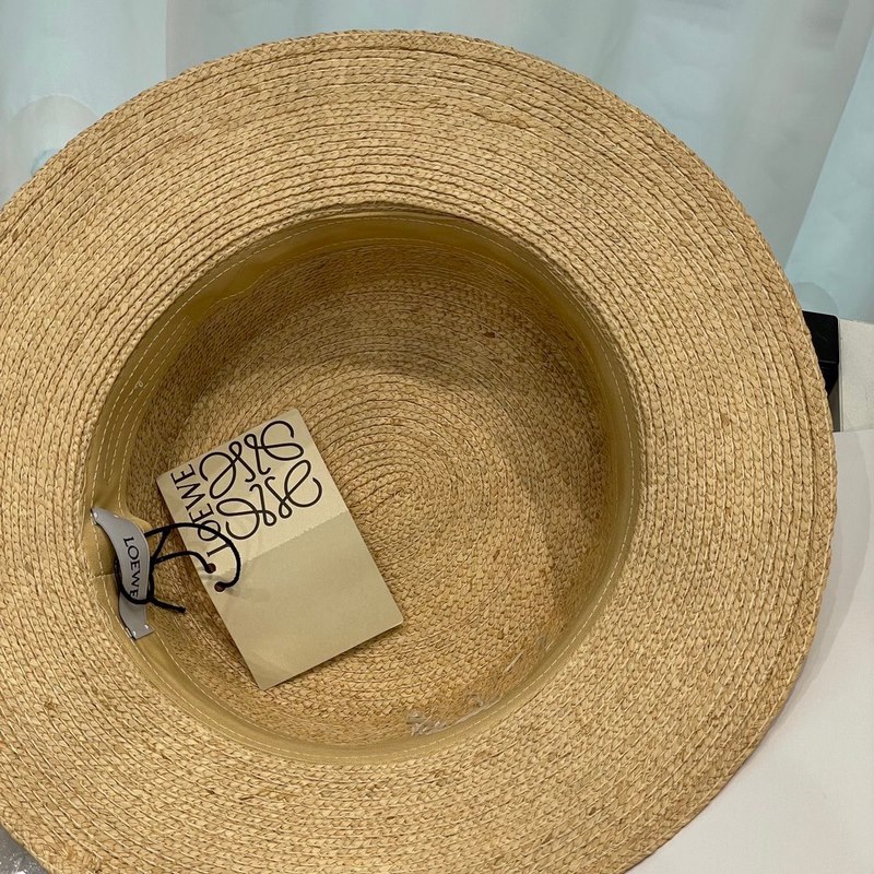 LOEWE 春夏日寬檐休閑平頂草帽 度假logo 進(jìn)口頂級拉菲編織草帽子。 進(jìn)口