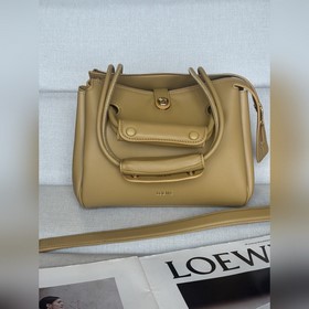 馬德裡madrid 沙漠黃 尺寸：23.5*10*19cm Madrid 具有柔