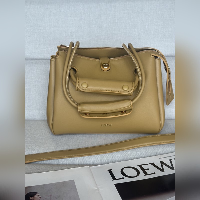 馬德裡madrid 沙漠黃 尺寸：23.5*10*19cm Madrid 具有柔