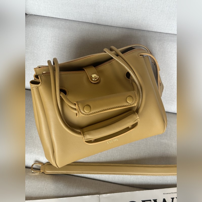 馬德裡madrid 沙漠黃 尺寸：23.5*10*19cm Madrid 具有柔