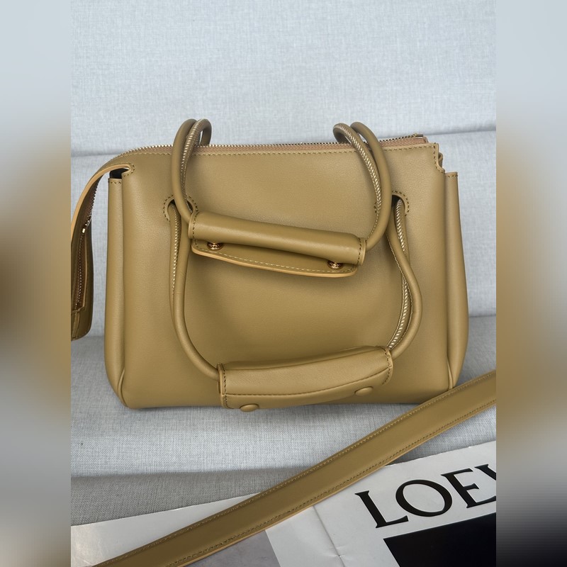 馬德裡madrid 沙漠黃 尺寸：23.5*10*19cm Madrid 具有柔