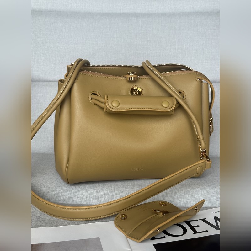 馬德裡madrid 沙漠黃 尺寸：23.5*10*19cm Madrid 具有柔