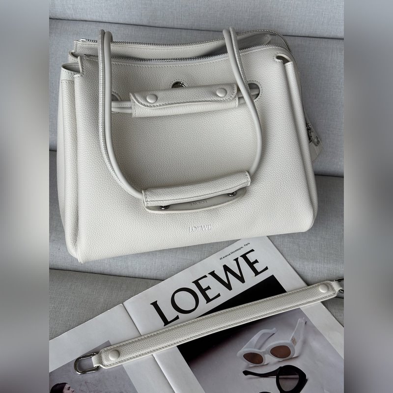 馬德裡madrid 柔白色 尺寸：23.5*10*19cm Madrid 具有柔