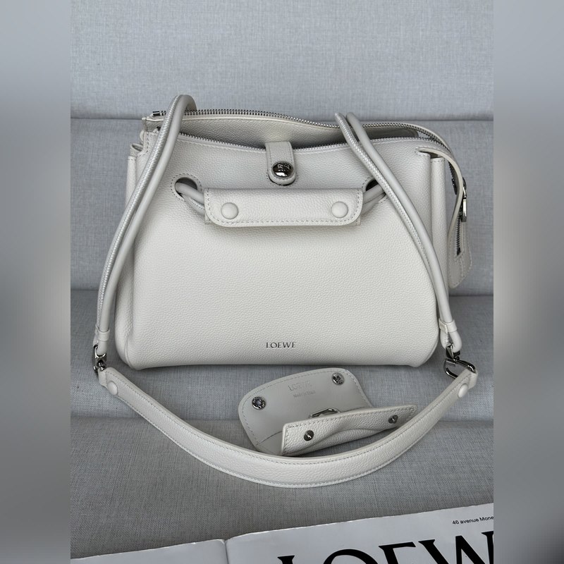 馬德裡madrid 柔白色 尺寸：23.5*10*19cm Madrid 具有柔