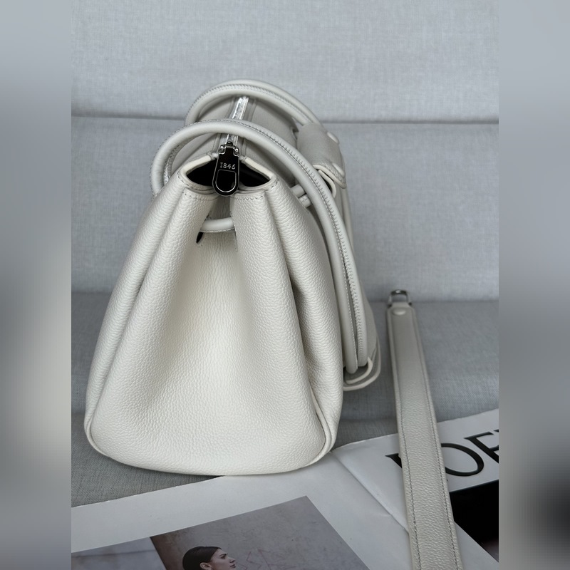 馬德裡madrid 柔白色 尺寸：23.5*10*19cm Madrid 具有柔