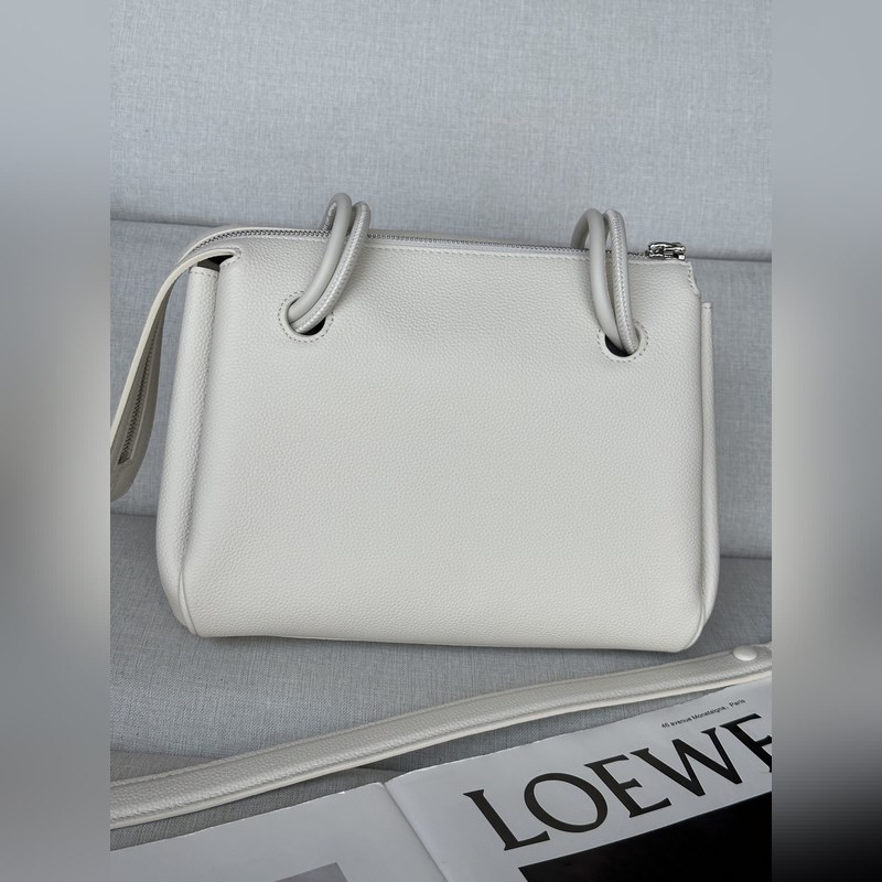 馬德裡madrid 柔白色 尺寸：23.5*10*19cm Madrid 具有柔