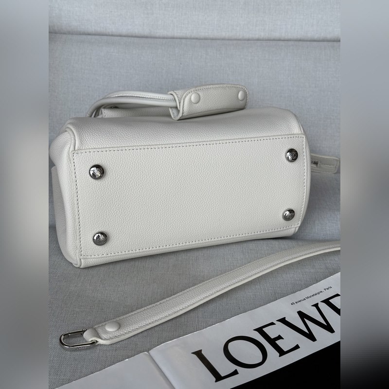 馬德裡madrid 柔白色 尺寸：23.5*10*19cm Madrid 具有柔