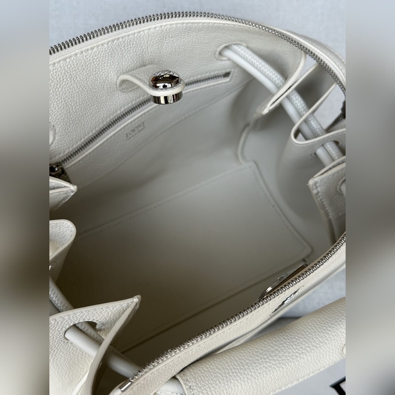 馬德裡madrid 柔白色 尺寸：23.5*10*19cm Madrid 具有柔