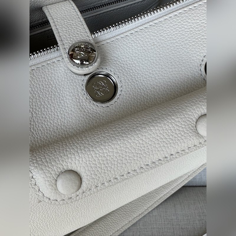 馬德裡madrid 柔白色 尺寸：23.5*10*19cm Madrid 具有柔