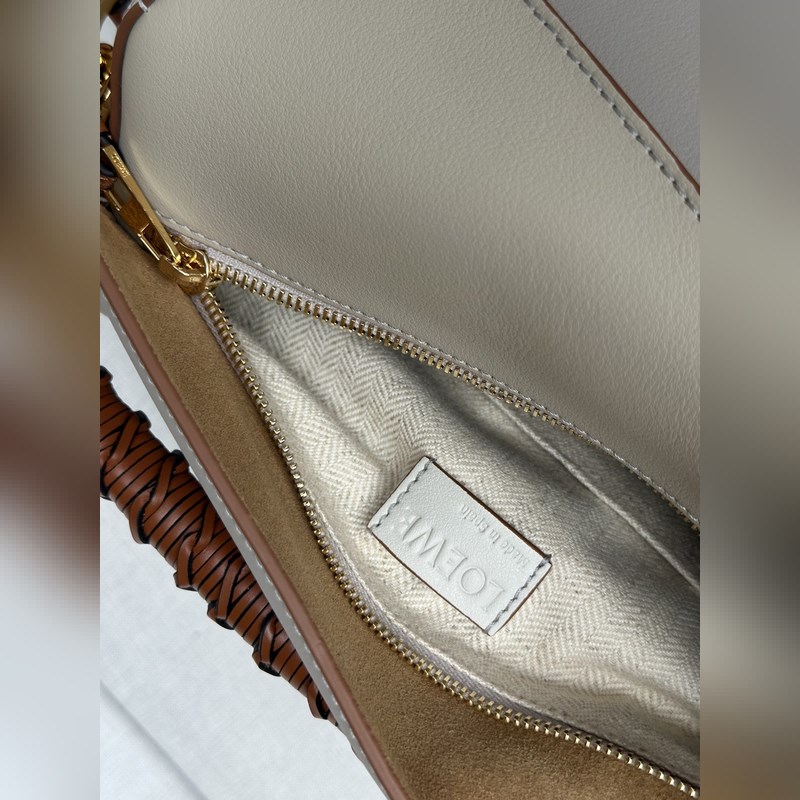 灰白拼 loewe puzzle經(jīng)典編織的手提帶更具特色，讓人一見難忘 型號(hào)30