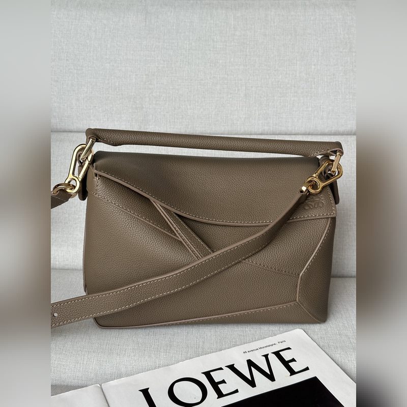 小號24cm 灰褐色 最新版本肩帶可調節 Lo*we 推出的首次亮相手提包*長方