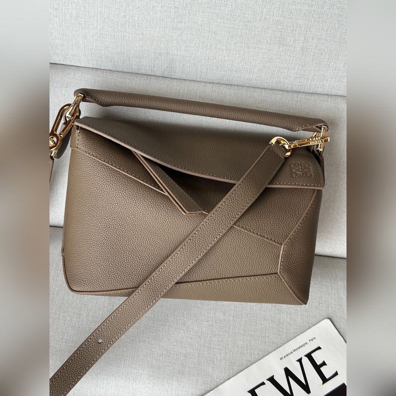 小號24cm 灰褐色 最新版本肩帶可調節 Lo*we 推出的首次亮相手提包*長方