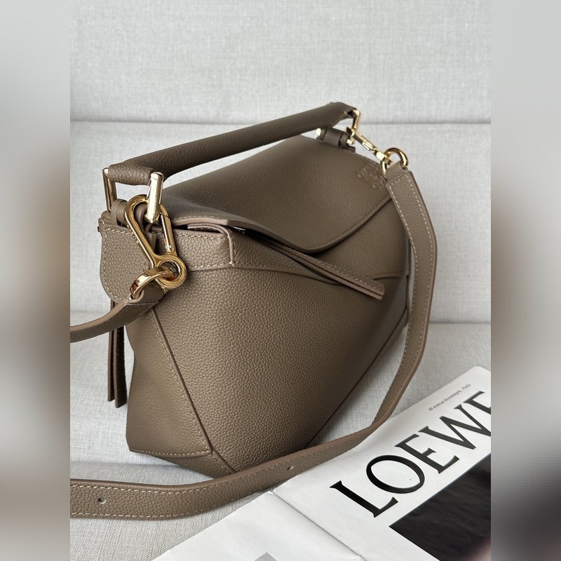 小號24cm 灰褐色 最新版本肩帶可調節 Lo*we 推出的首次亮相手提包*長方
