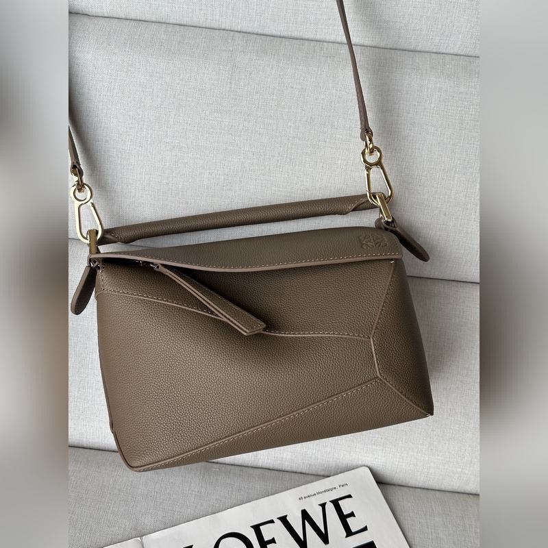 小號24cm 灰褐色 最新版本肩帶可調節 Lo*we 推出的首次亮相手提包*長方