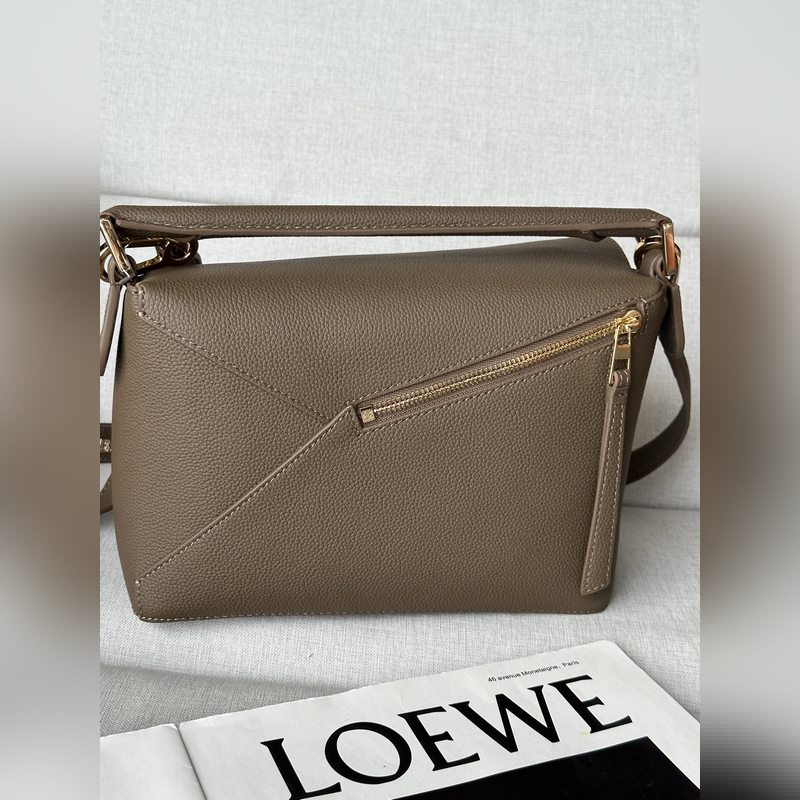小號24cm 灰褐色 最新版本肩帶可調節 Lo*we 推出的首次亮相手提包*長方