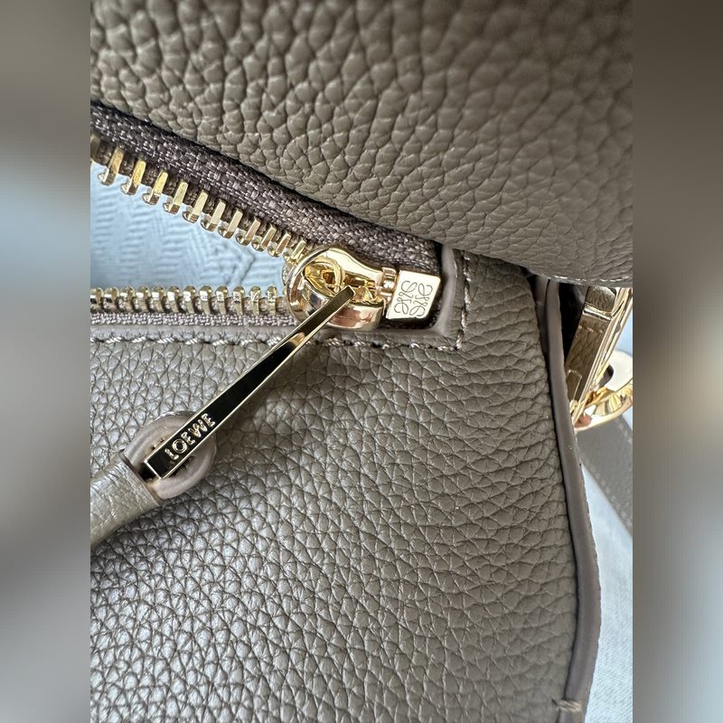 小號24cm 灰褐色 最新版本肩帶可調節 Lo*we 推出的首次亮相手提包*長方