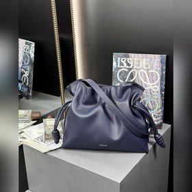 福袋[海軍藍] 尺寸：30-24.5-10.5 全新升級 新增燙金徽標壓印，