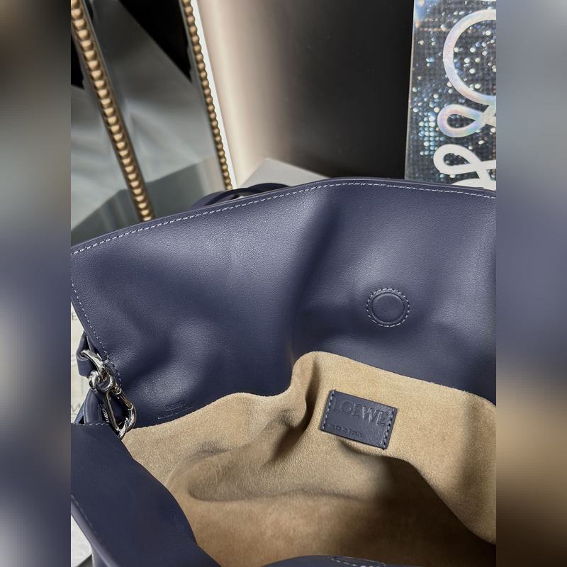 福袋[海軍藍] 尺寸：30-24.5-10.5 全新升級 新增燙金徽標壓印，