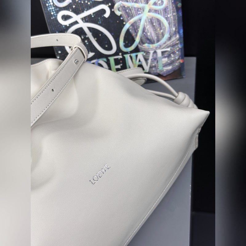 福袋[海鹽白] 尺寸：30-24.5-10.5 全新升級 新增燙金徽標壓印，