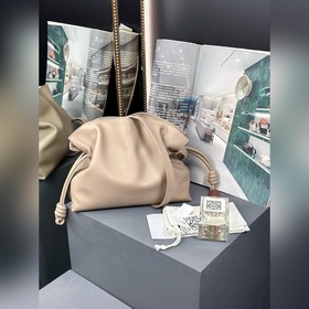 Flamenco clutch --中號福袋[沙礫色] 尺寸：30-24.5-
