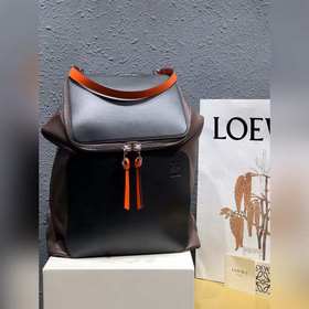 Goya backpack 配色雙肩包 拉頭有皮結，側圍有拉鍊袋，後幅是上下兩