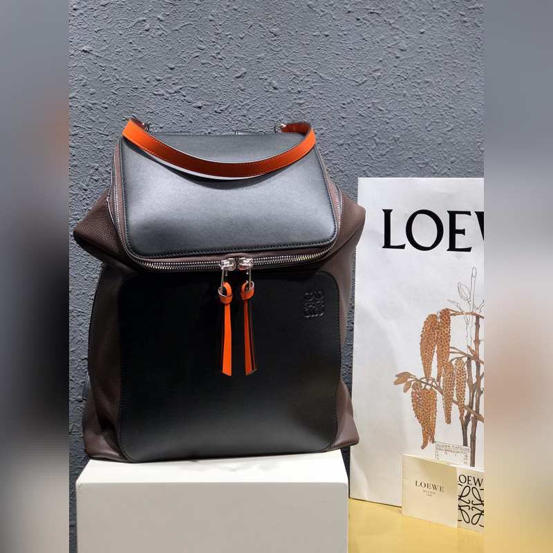 Goya backpack 配色雙肩包 拉頭有皮結(jié)，側(cè)圍有拉鍊袋，後幅是上下兩