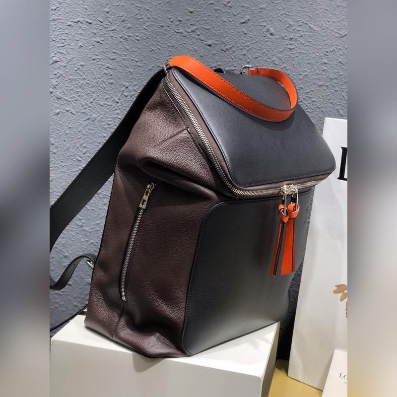 Goya backpack 配色雙肩包 拉頭有皮結(jié)，側(cè)圍有拉鍊袋，後幅是上下兩