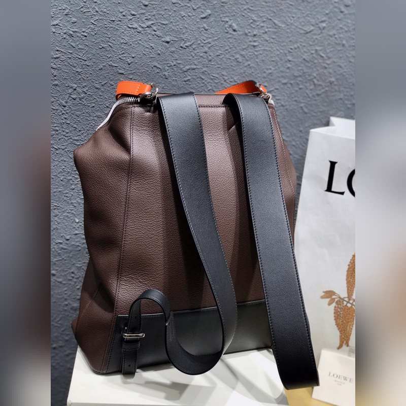 Goya backpack 配色雙肩包 拉頭有皮結(jié)，側(cè)圍有拉鍊袋，後幅是上下兩