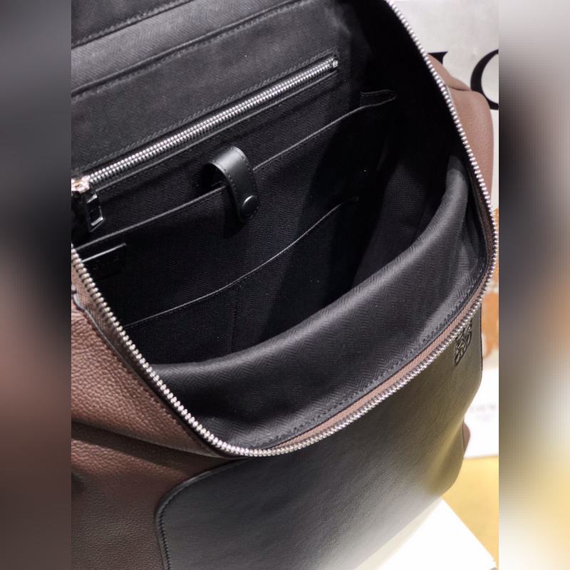 Goya backpack 配色雙肩包 拉頭有皮結(jié)，側(cè)圍有拉鍊袋，後幅是上下兩