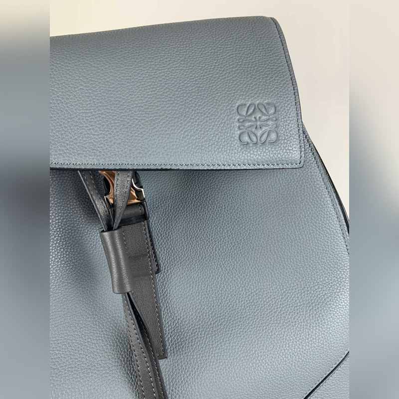 青銅色 、回貨 LOEWE Puzzle Backpack 色上新型號324超大