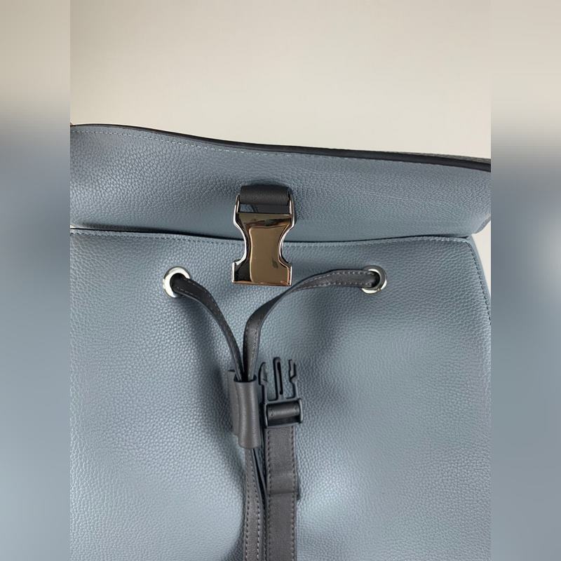 青銅色 、回貨 LOEWE Puzzle Backpack 色上新型號324超大