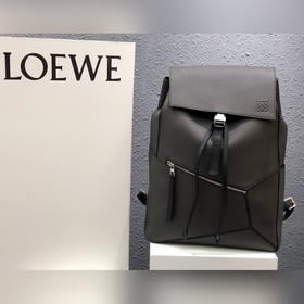 Loewe Puzzle Backpack 回貨 專櫃最新男款系列。尺寸33x4