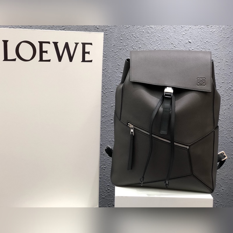 Loewe Puzzle Backpack 回貨 專櫃最新男款系列。尺寸33x4