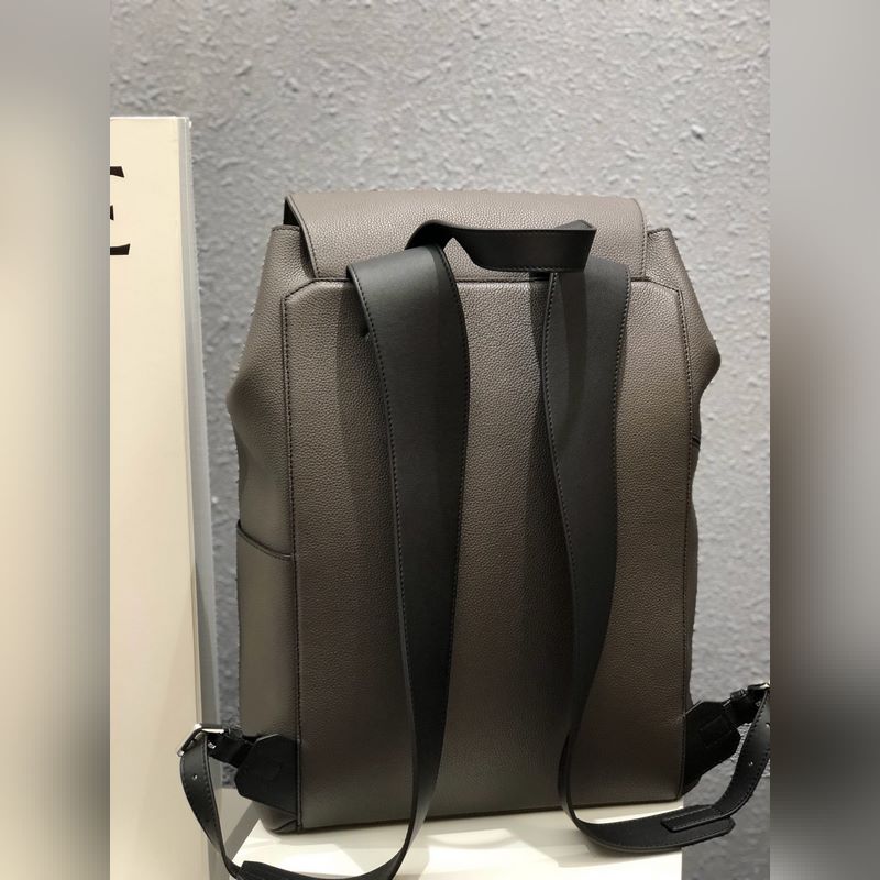 Loewe Puzzle Backpack 回貨 專櫃最新男款系列。尺寸33x4
